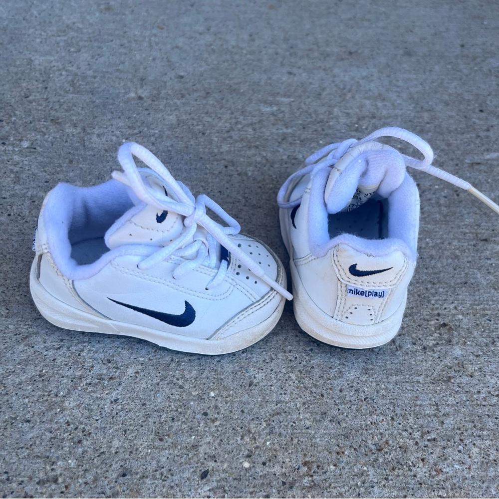 Nike (Play) Lace Up Sneakers Toddler Size 2c White, Vintage 2005